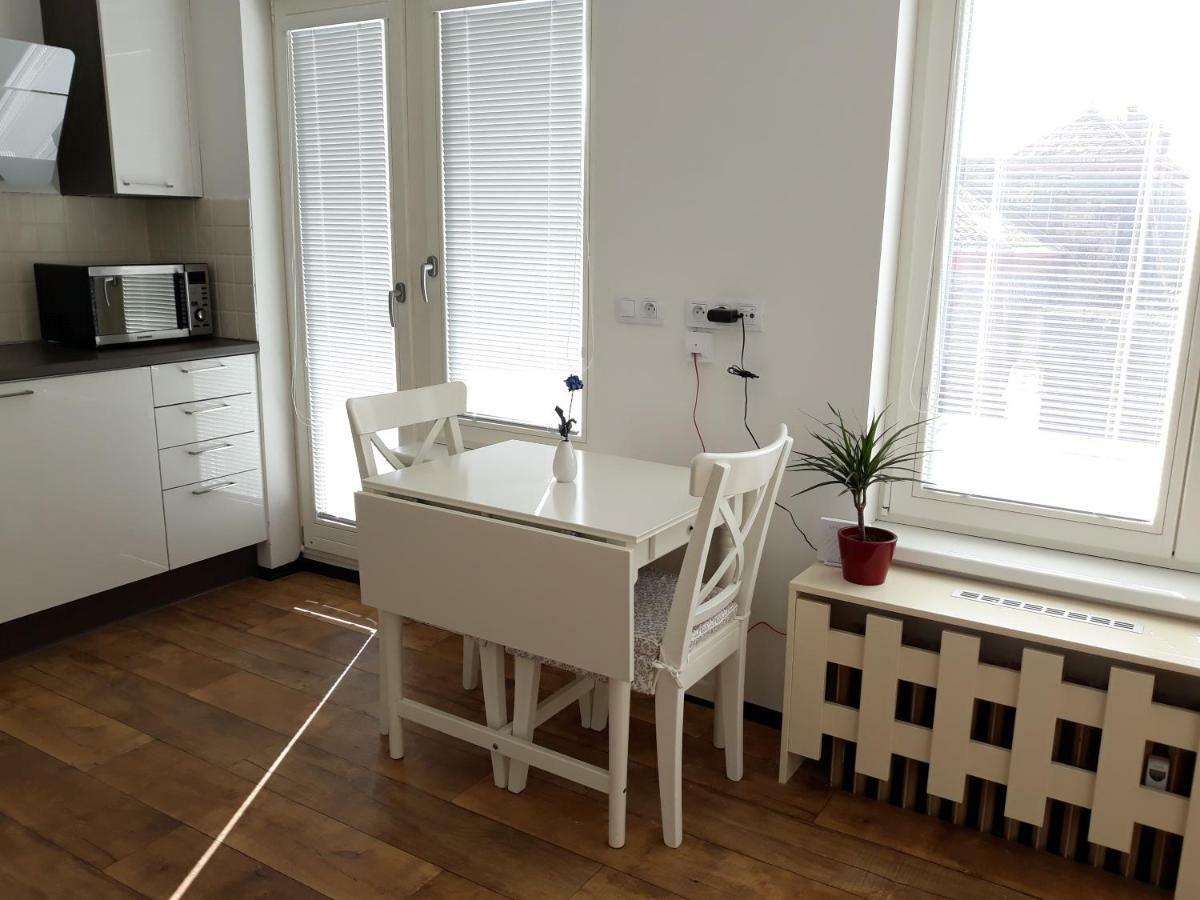 Cool Studio Apartment Prague Exterior photo
